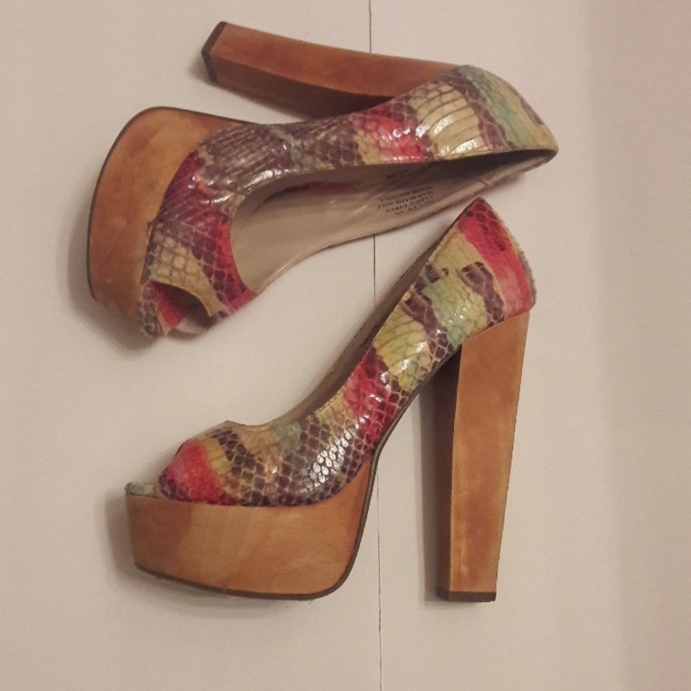 Zigi Soho/ Snake Print/ Peep Toe/ Platform Heels